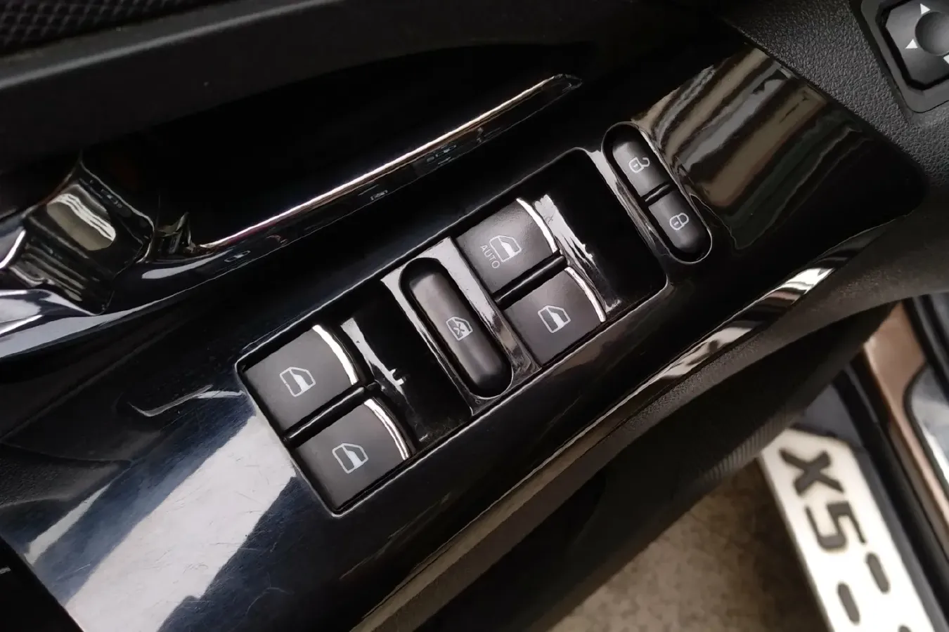 2013 Landwind X5 2.0T 190HP L4 6MT,autocango,china used car exporter,china ev exporter,chinese used car exporter,chinese used ev exporter