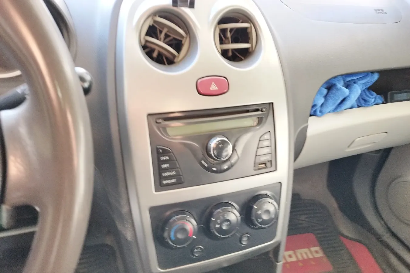 2010 FAW Vita V2 1.3L 91HP L4 5MT,autocango,china used car exporter,china ev exporter,chinese used car exporter,chinese used ev exporter