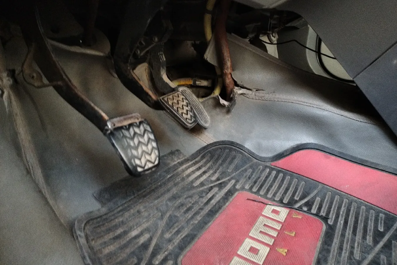 2010 FAW Vita V2 1.3L 91HP L4 5MT,autocango,china used car exporter,china ev exporter,chinese used car exporter,chinese used ev exporter