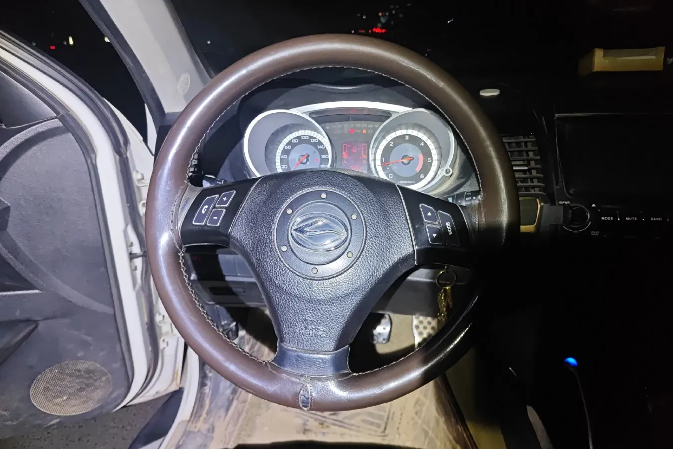 2014 Landwind X8 2.0T 122HP L4 5MT,autocango,china used car exporter,china ev exporter,chinese used car exporter,chinese used ev exporter