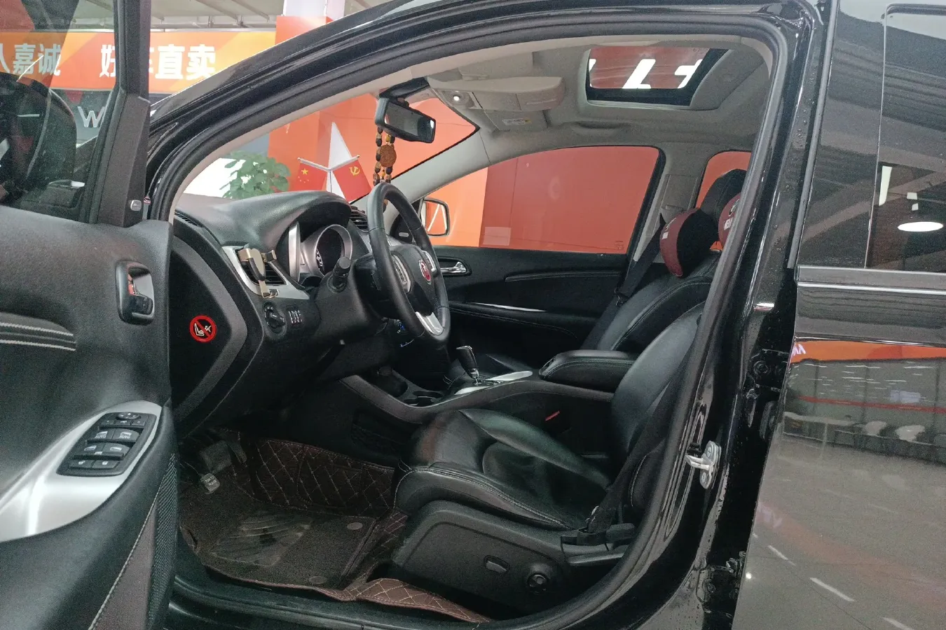 2012 Fiat Freemont 2.4L 170HP L4 6AT,autocango,china used car exporter,china ev exporter,chinese used car exporter,chinese used ev exporter