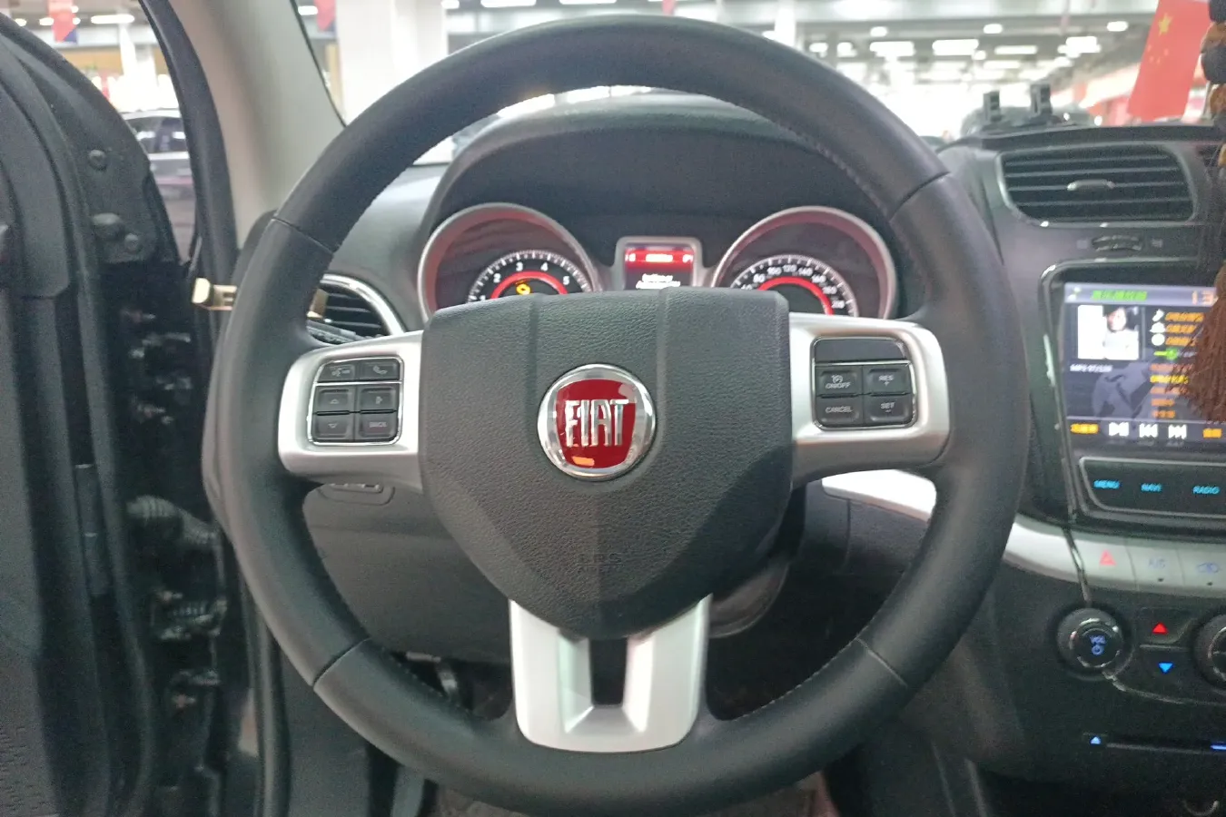 2012 Fiat Freemont 2.4L 170HP L4 6AT,autocango,china used car exporter,china ev exporter,chinese used car exporter,chinese used ev exporter