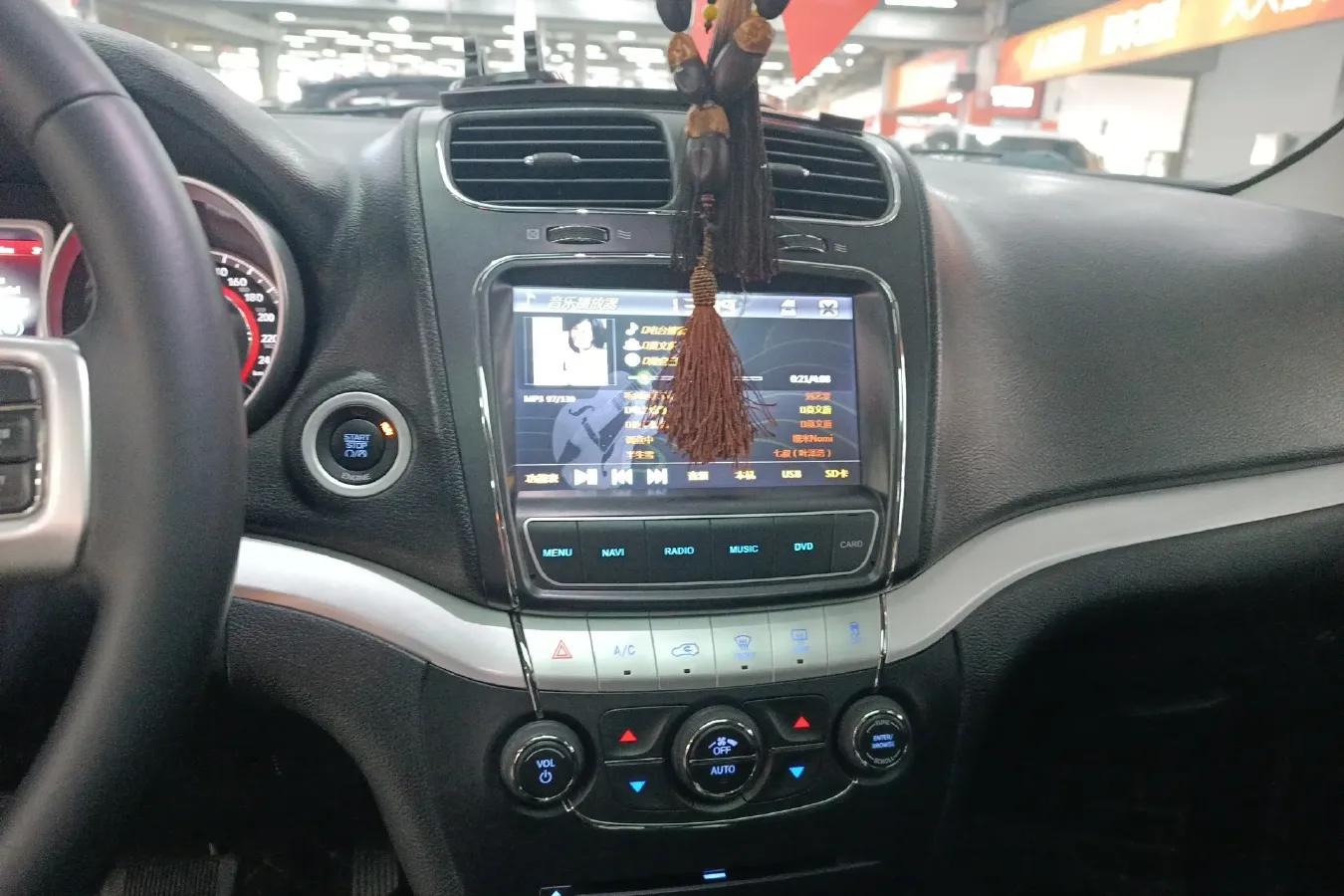 2012 Fiat Freemont 2.4L 170HP L4 6AT,autocango,china used car exporter,china ev exporter,chinese used car exporter,chinese used ev exporter