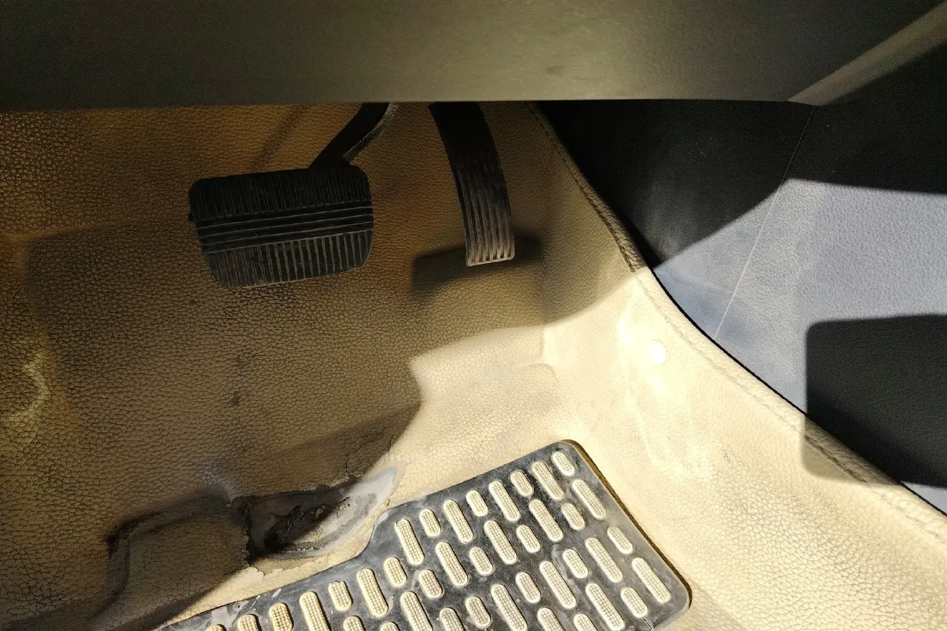 2013 Luxgen 5 1.8T 154HP L4 5AT,autocango,china used car exporter,china ev exporter,chinese used car exporter,chinese used ev exporter