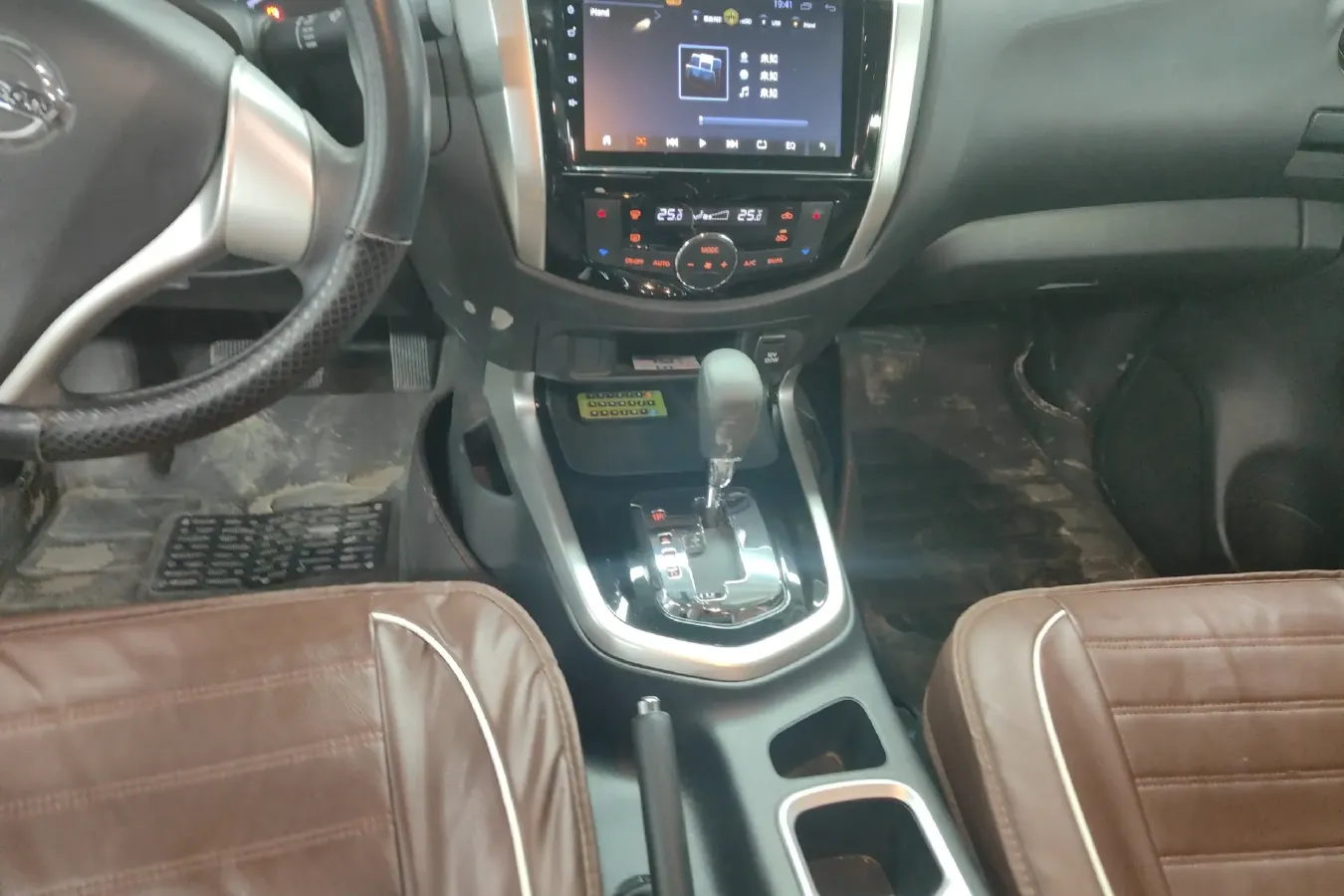 2017 Nissan Navara 2.5L 184HP L4 7AT,autocango,china used car exporter,china ev exporter,chinese used car exporter,chinese used ev exporter