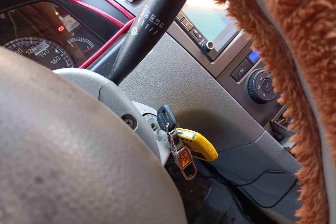 2010 FAW XiaLi N5 1.3L 91HP L4 5MT,autocango,china used car exporter,china ev exporter,chinese used car exporter,chinese used ev exporter