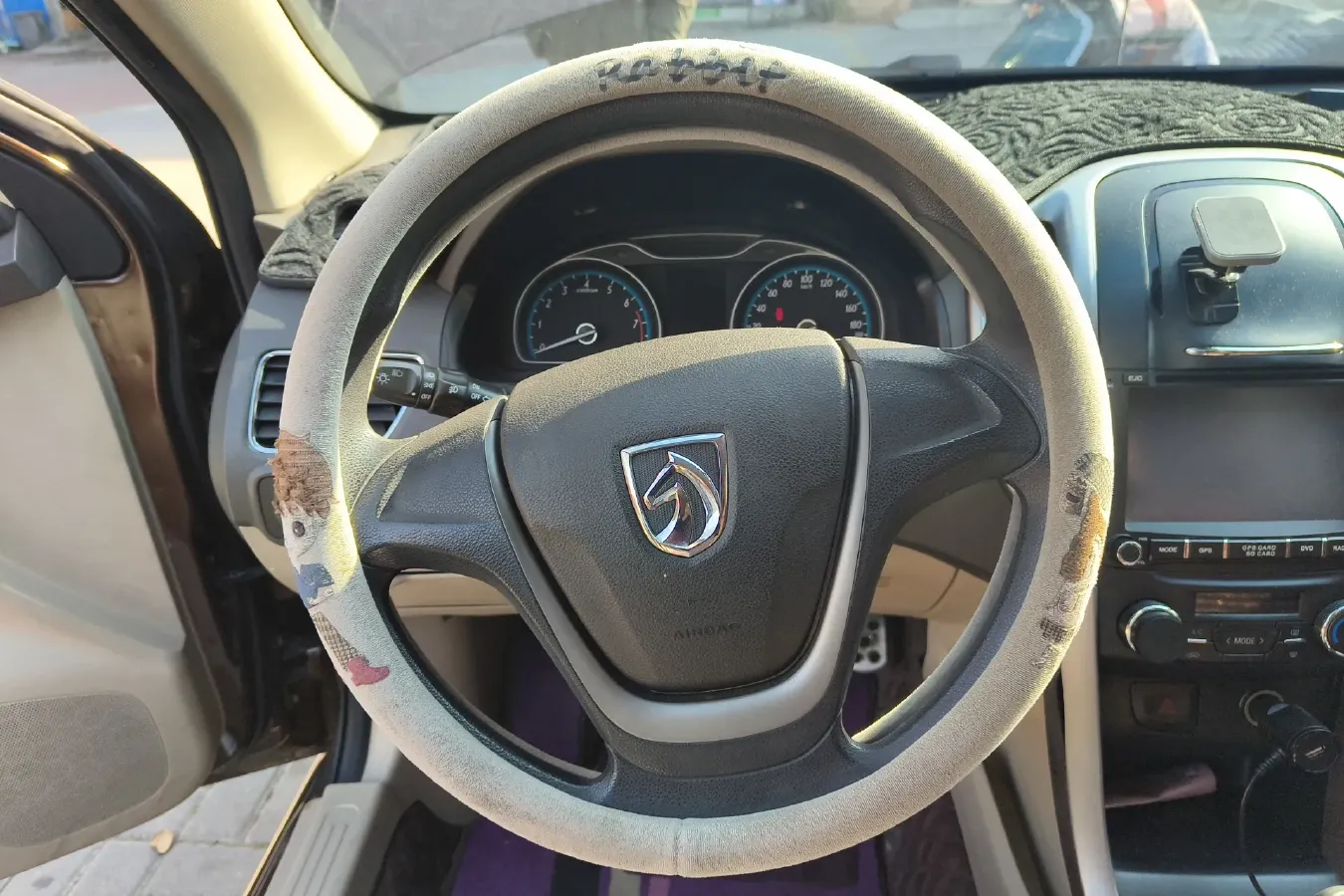 2014 BaoJun 610 1.5L 112HP L4 5MT,autocango,china used car exporter,china ev exporter,chinese used car exporter,chinese used ev exporter