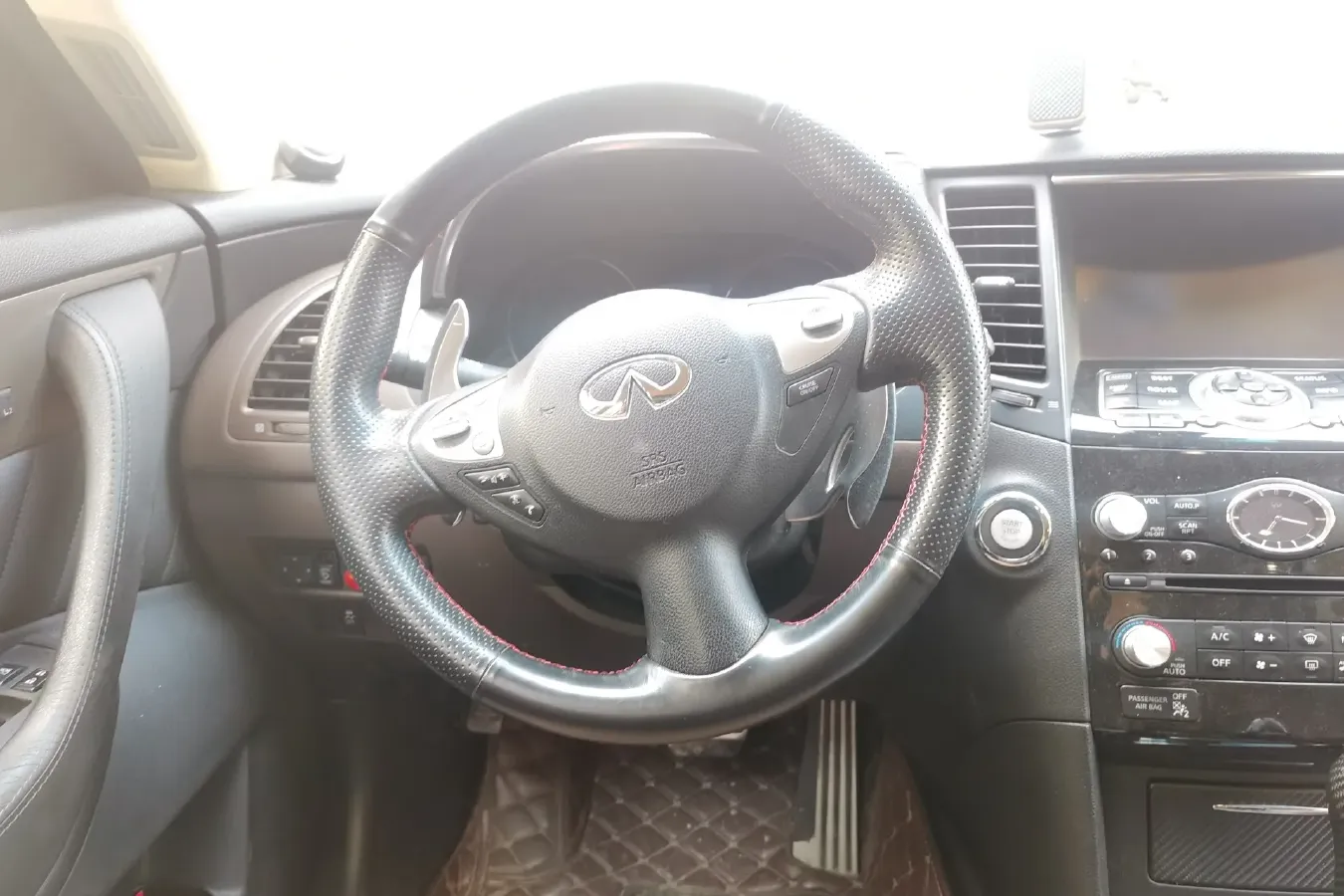 2013 Infiniti QX70 3.7L 351HP V6 7AT,autocango,china used car exporter,china ev exporter,chinese used car exporter,chinese used ev exporter