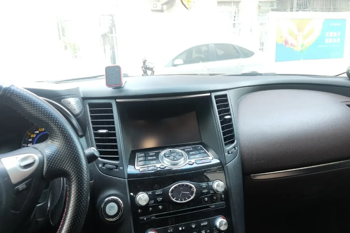 2013 Infiniti QX70 3.7L 351HP V6 7AT,autocango,china used car exporter,china ev exporter,chinese used car exporter,chinese used ev exporter