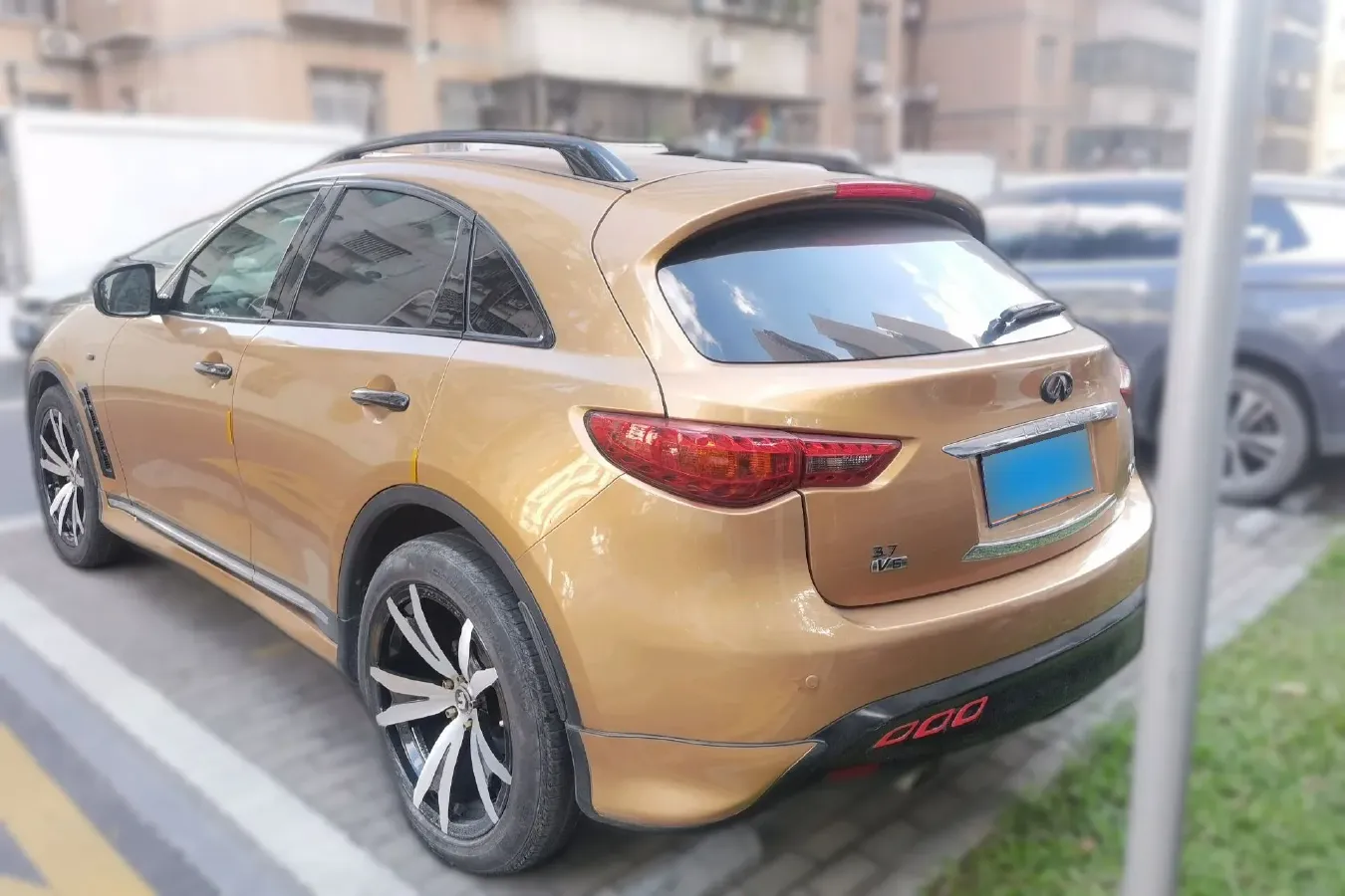 2013 Infiniti QX70 3.7L 351HP V6 7AT,autocango,china used car exporter,china ev exporter,chinese used car exporter,chinese used ev exporter