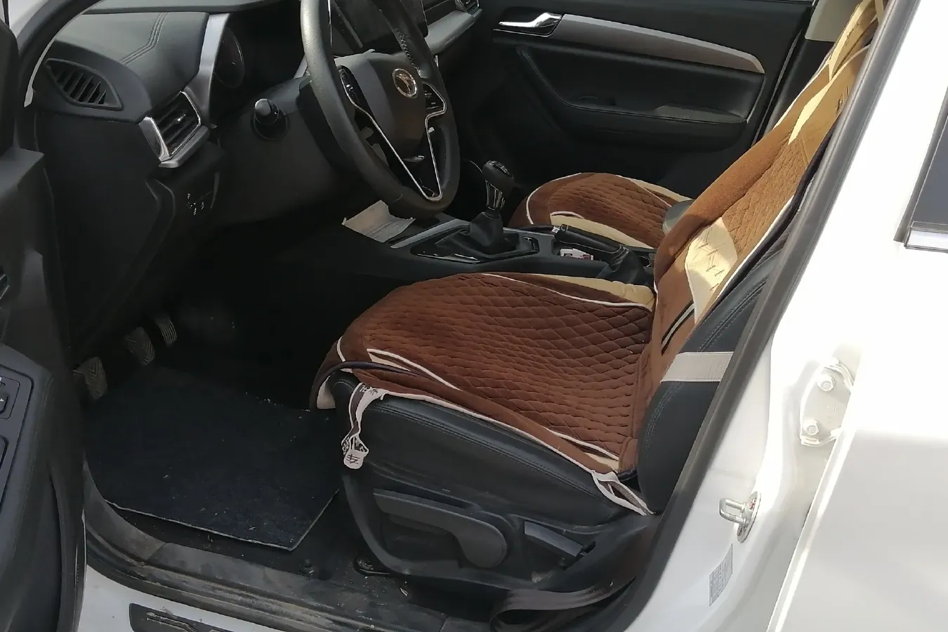 2021 Soueast DX5 1.5L 120HP L4 5MT,autocango,china used car exporter,china ev exporter,chinese used car exporter,chinese used ev exporter