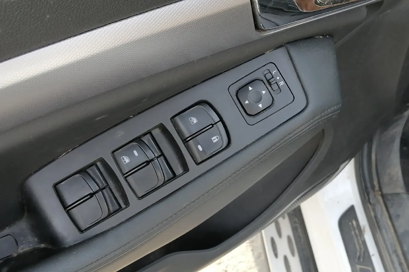 2021 Soueast DX5 1.5L 120HP L4 5MT,autocango,china used car exporter,china ev exporter,chinese used car exporter,chinese used ev exporter