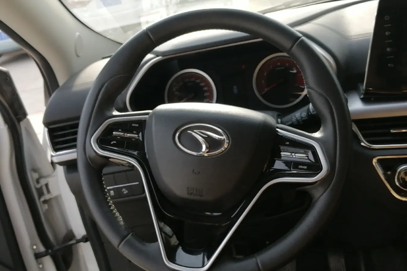 2021 Soueast DX5 1.5L 120HP L4 5MT,autocango,china used car exporter,china ev exporter,chinese used car exporter,chinese used ev exporter