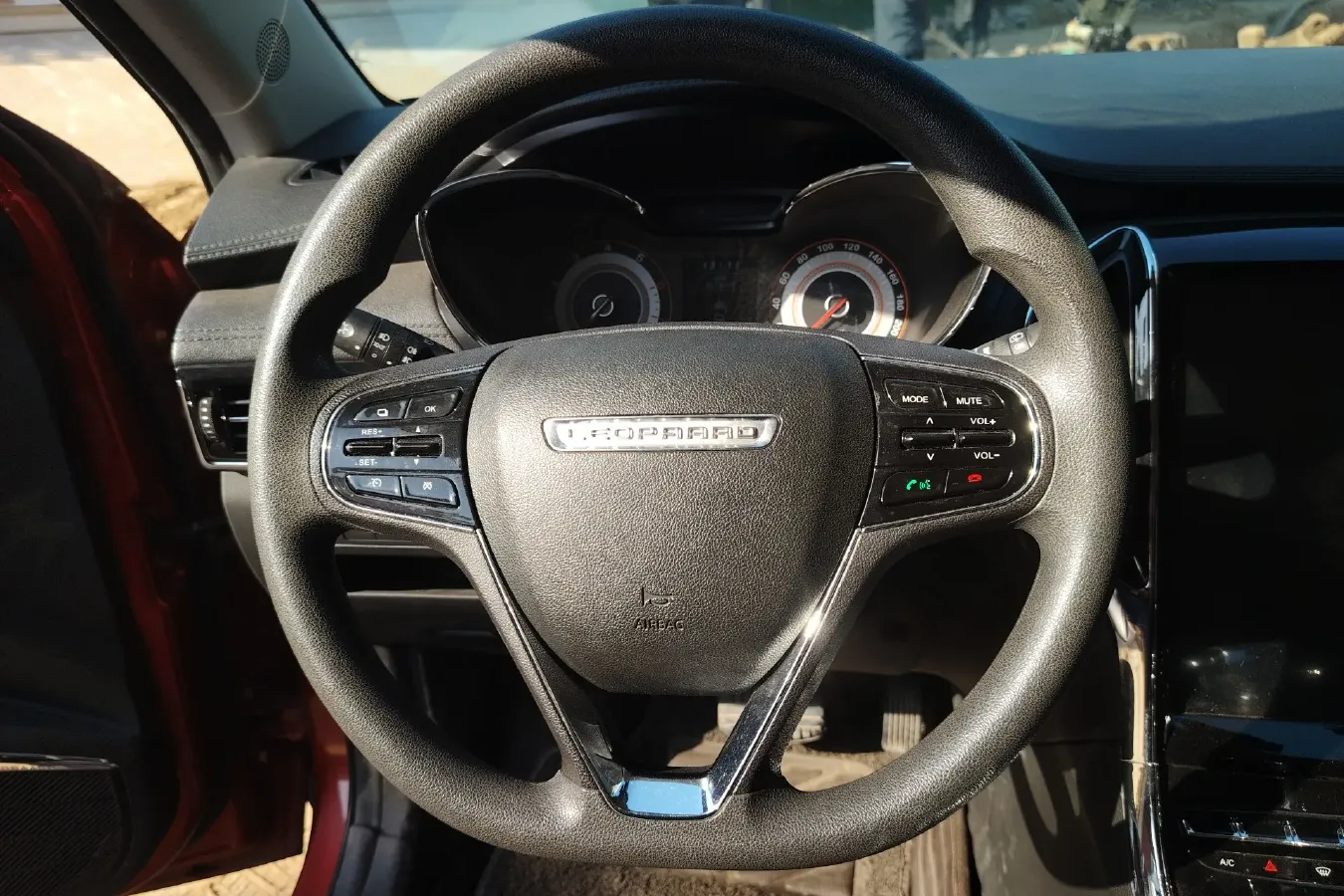 2017 Leopaard CS9 1.5L 113HP L4 CVT,autocango,china used car exporter,china ev exporter,chinese used car exporter,chinese used ev exporter