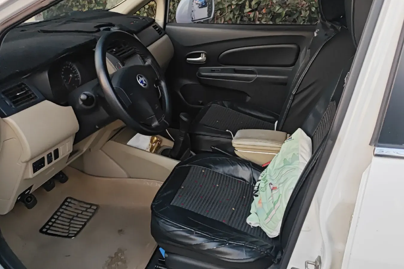 2013 Venucia R50 1.6L 117HP L4 5MT,autocango,china used car exporter,china ev exporter,chinese used car exporter,chinese used ev exporter