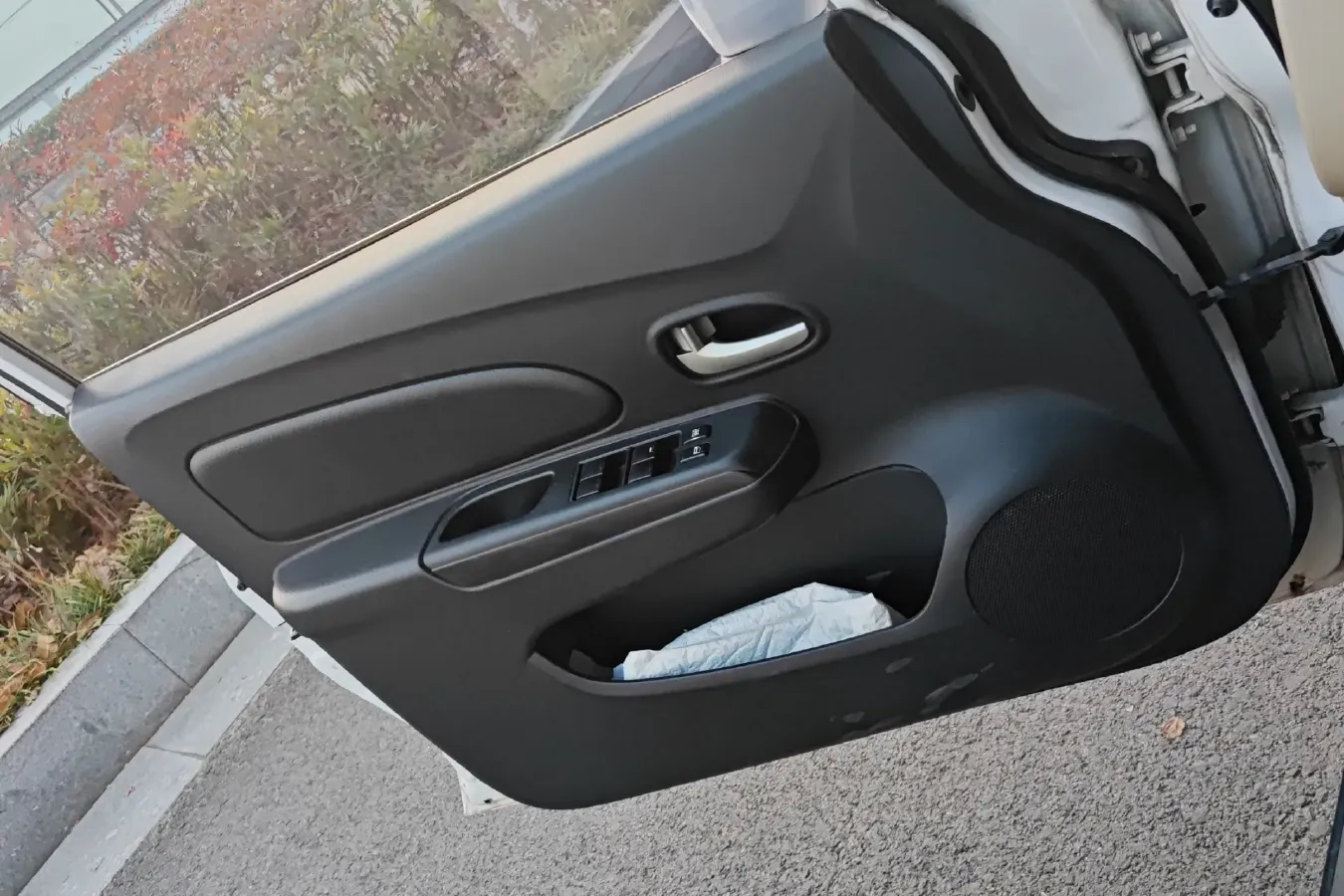 2013 Venucia R50 1.6L 117HP L4 5MT,autocango,china used car exporter,china ev exporter,chinese used car exporter,chinese used ev exporter