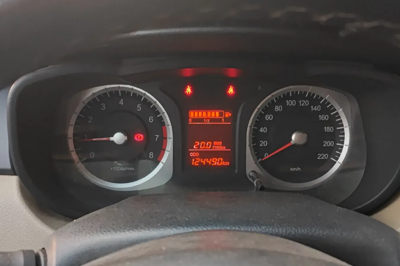 2013 Venucia R50 1.6L 117HP L4 5MT,autocango,china used car exporter,china ev exporter,chinese used car exporter,chinese used ev exporter