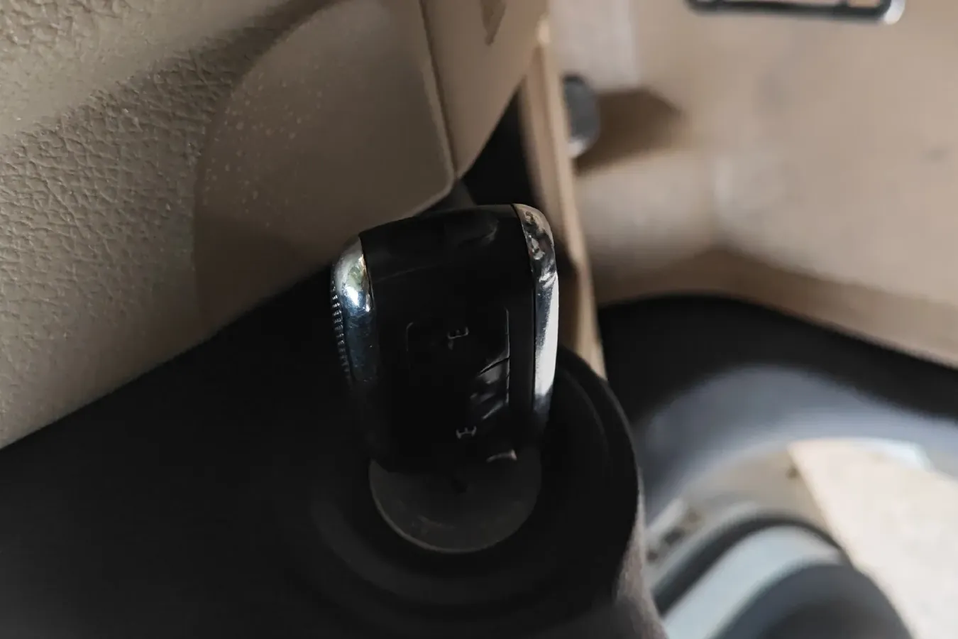 2013 Venucia R50 1.6L 117HP L4 5MT,autocango,china used car exporter,china ev exporter,chinese used car exporter,chinese used ev exporter