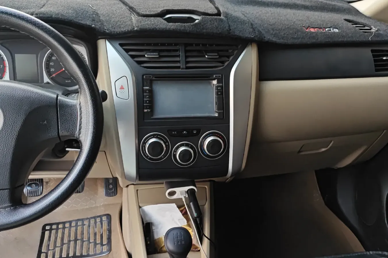 2013 Venucia R50 1.6L 117HP L4 5MT,autocango,china used car exporter,china ev exporter,chinese used car exporter,chinese used ev exporter