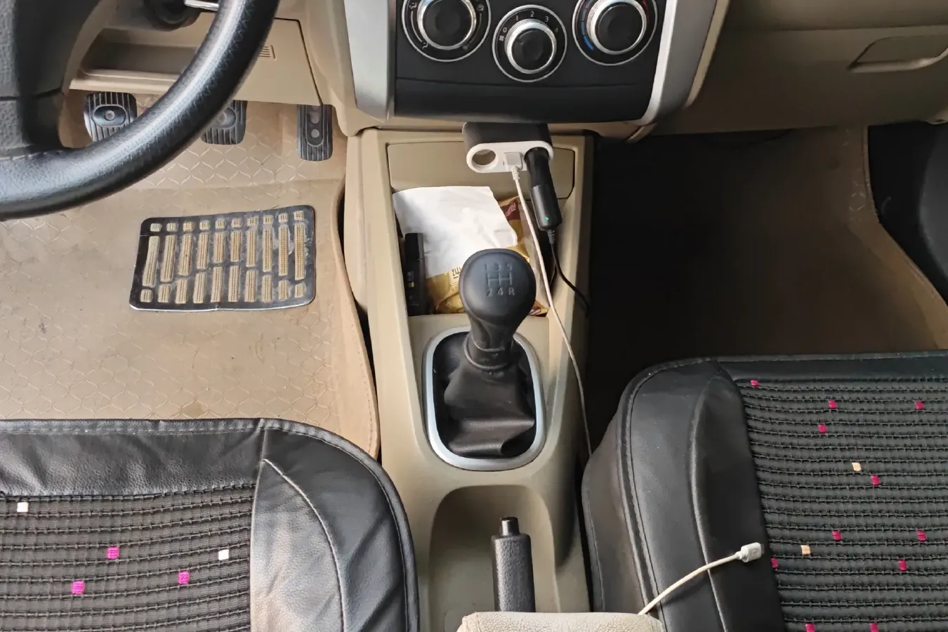 2013 Venucia R50 1.6L 117HP L4 5MT,autocango,china used car exporter,china ev exporter,chinese used car exporter,chinese used ev exporter