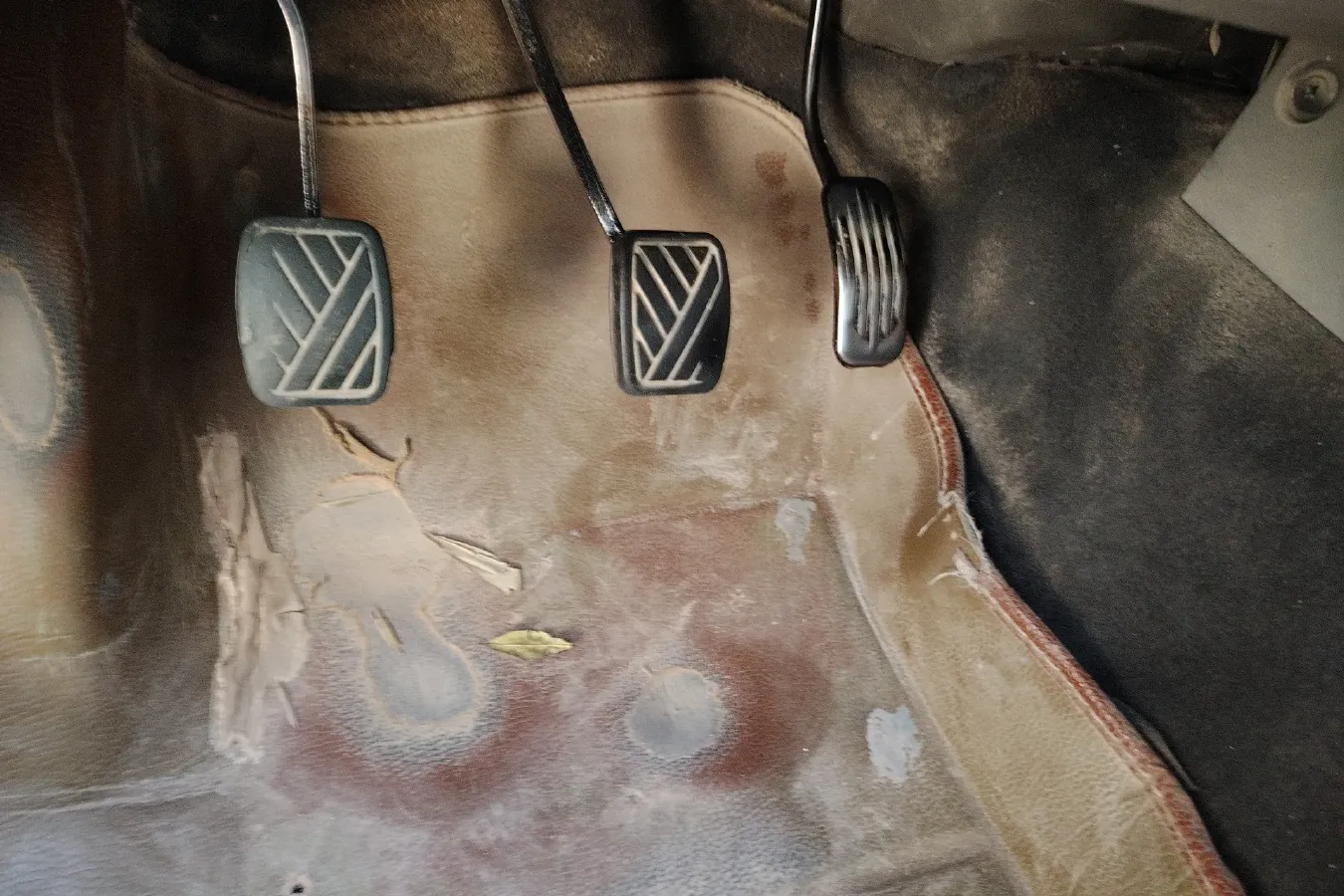 2013 BAIC WeiWang M20 1.5L 102HP L4 5MT,autocango,china used car exporter,china ev exporter,chinese used car exporter,chinese used ev exporter