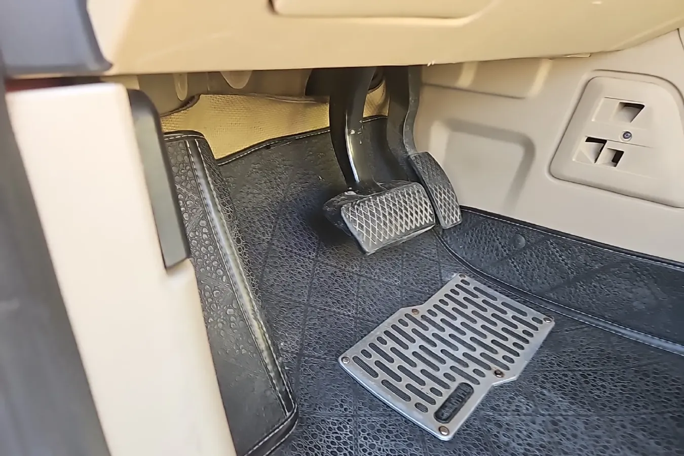 2012 Roewe 550 1.8L 133HP L4 5AT,autocango,china used car exporter,china ev exporter,chinese used car exporter,chinese used ev exporter