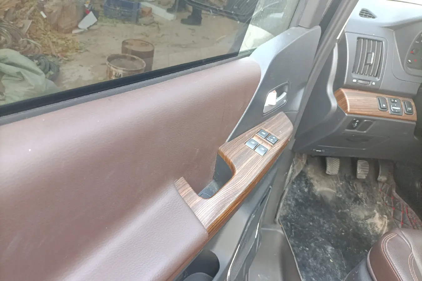 2021 DongFeng Forthing LingZhi Plus 2.0L 133HP L4 6MT,autocango,china used car exporter,china ev exporter,chinese used car exporter,chinese used ev exporter