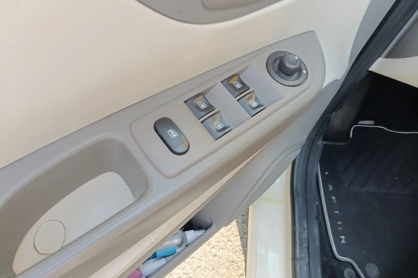 2015 Renault  Captur 1.2T 116HP L4 6DCT,autocango,china used car exporter,china ev exporter,chinese used car exporter,chinese used ev exporter