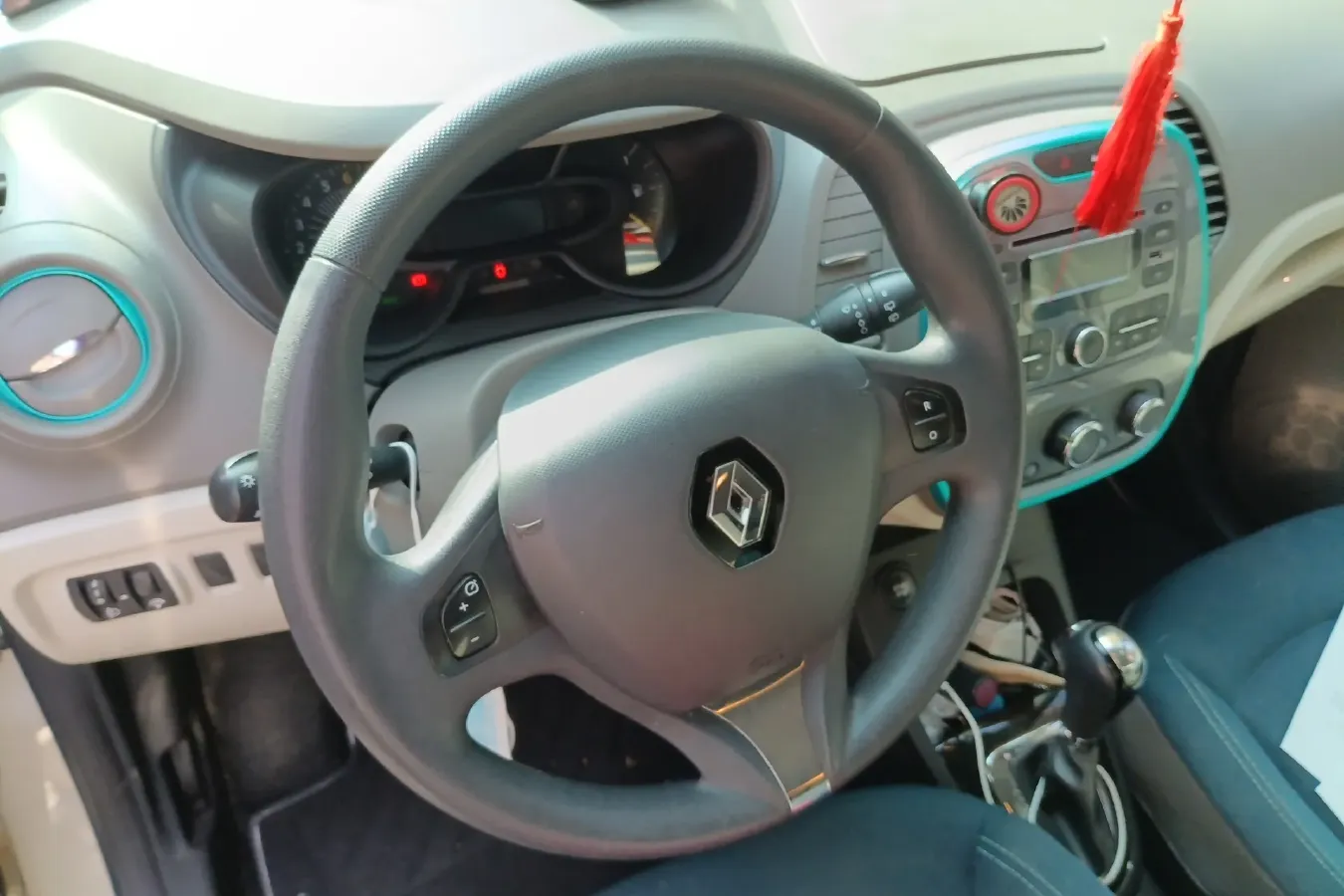 2015 Renault  Captur 1.2T 116HP L4 6DCT,autocango,china used car exporter,china ev exporter,chinese used car exporter,chinese used ev exporter