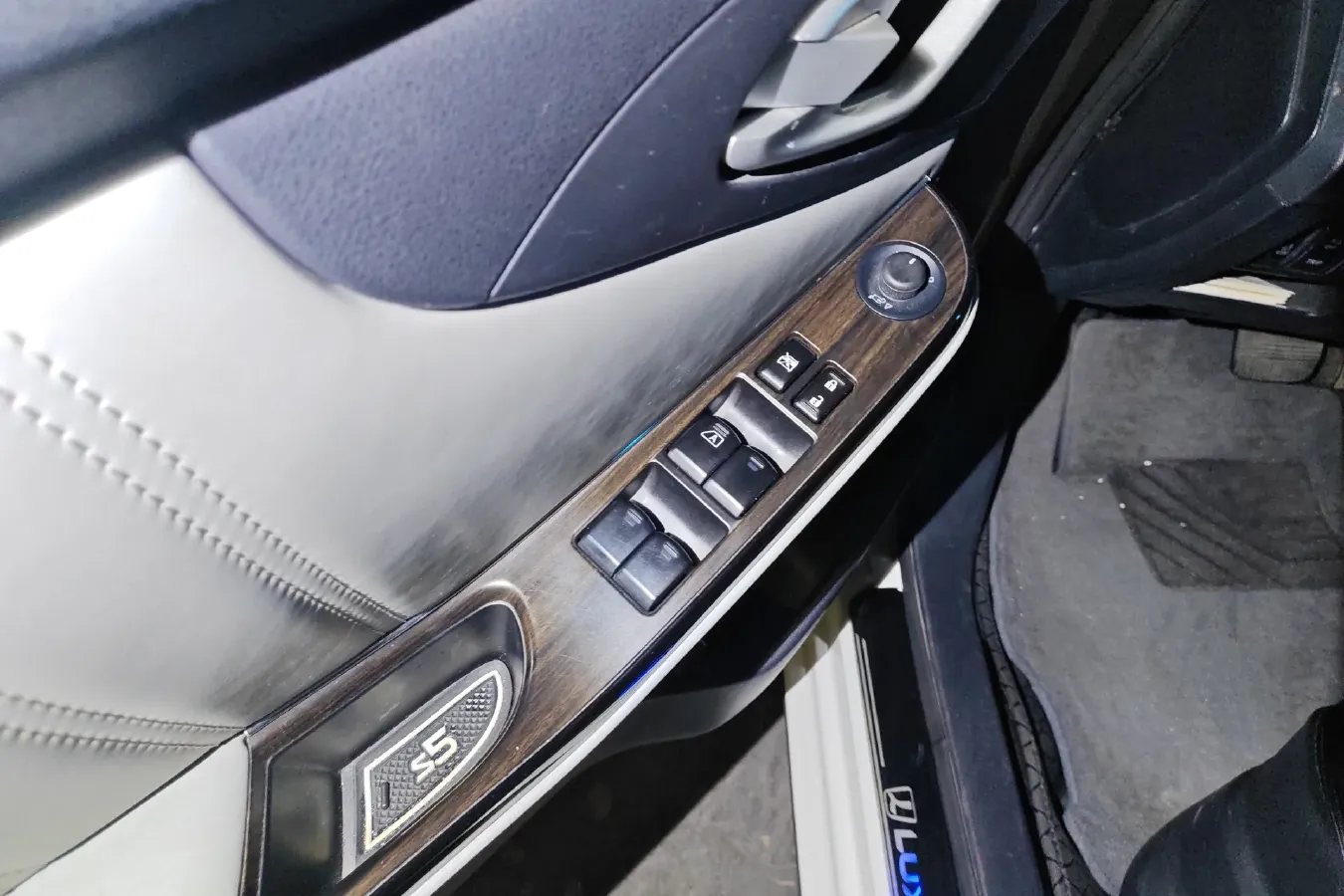 2015 Luxgen 5 1.8T 180HP L4 6AT,autocango,china used car exporter,china ev exporter,chinese used car exporter,chinese used ev exporter