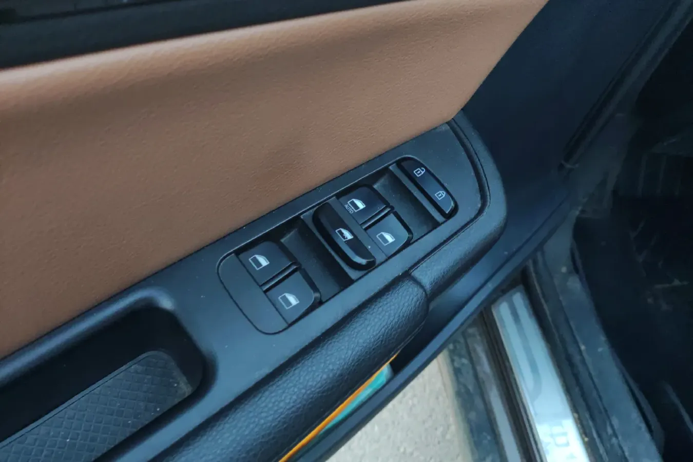 2016 Brilliance Auto V5 1.5T 150HP L4 5AT,autocango,china used car exporter,china ev exporter,chinese used car exporter,chinese used ev exporter