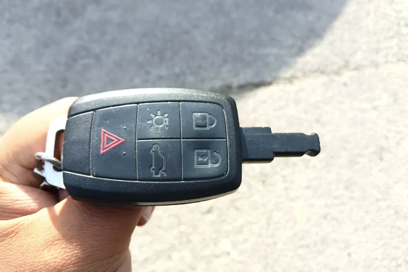 2011 Volvo C30 2.0L 145HP L4 6DCT,autocango,china used car exporter,china ev exporter,chinese used car exporter,chinese used ev exporter