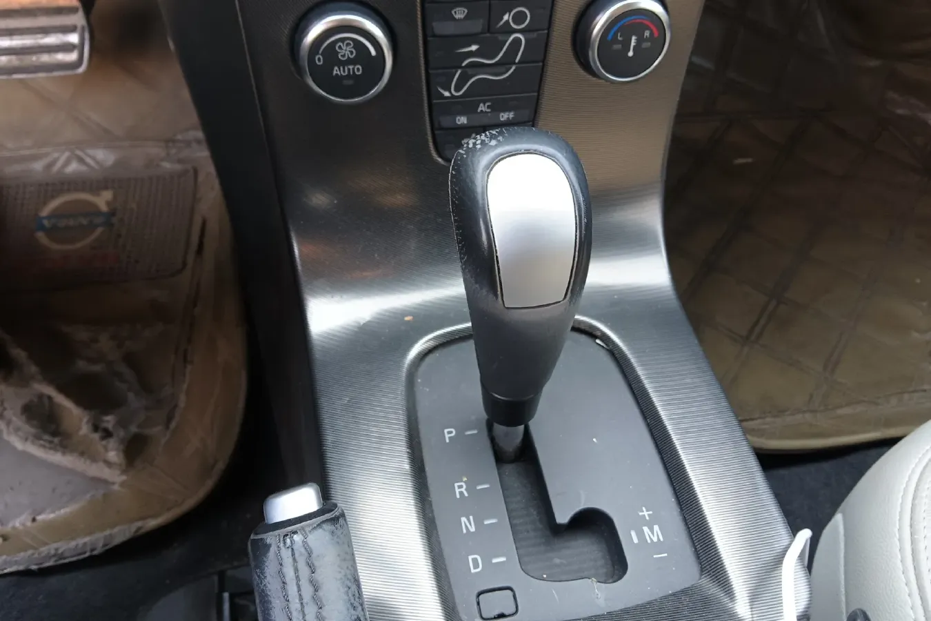 2011 Volvo C30 2.0L 145HP L4 6DCT,autocango,china used car exporter,china ev exporter,chinese used car exporter,chinese used ev exporter