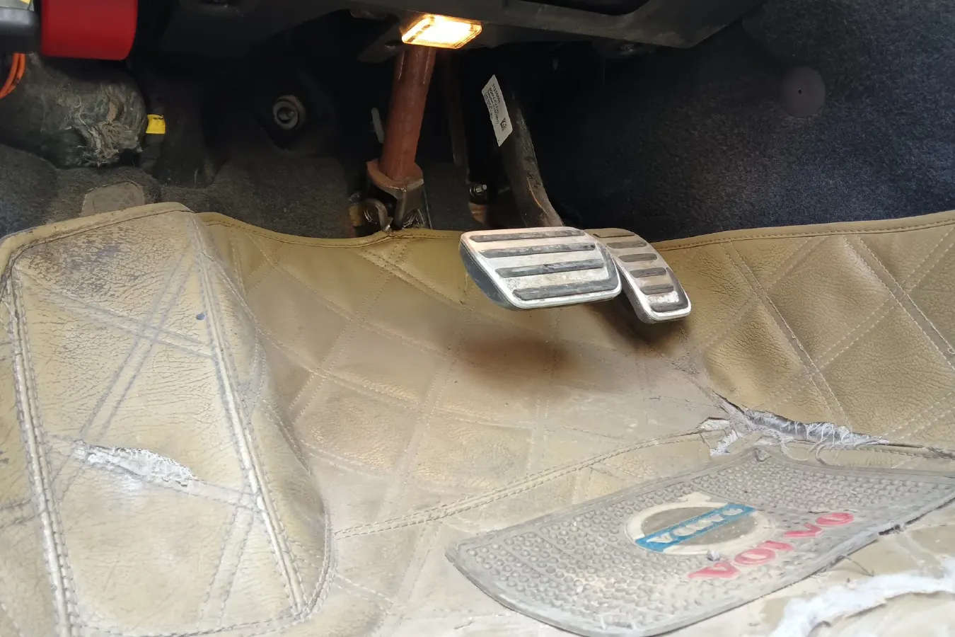 2011 Volvo C30 2.0L 145HP L4 6DCT,autocango,china used car exporter,china ev exporter,chinese used car exporter,chinese used ev exporter