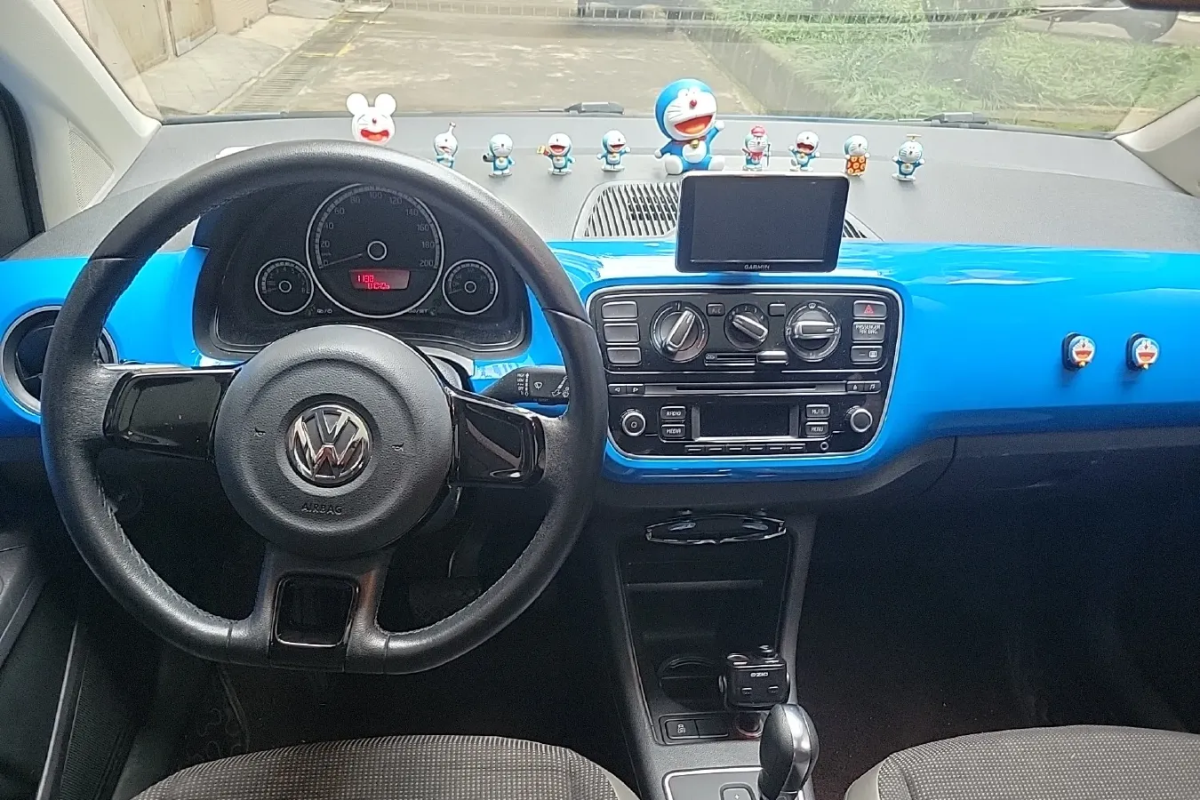 2015 Volkswagen up! 1.0L 75HP L3 5AMT,autocango,china used car exporter,china ev exporter,chinese used car exporter,chinese used ev exporter