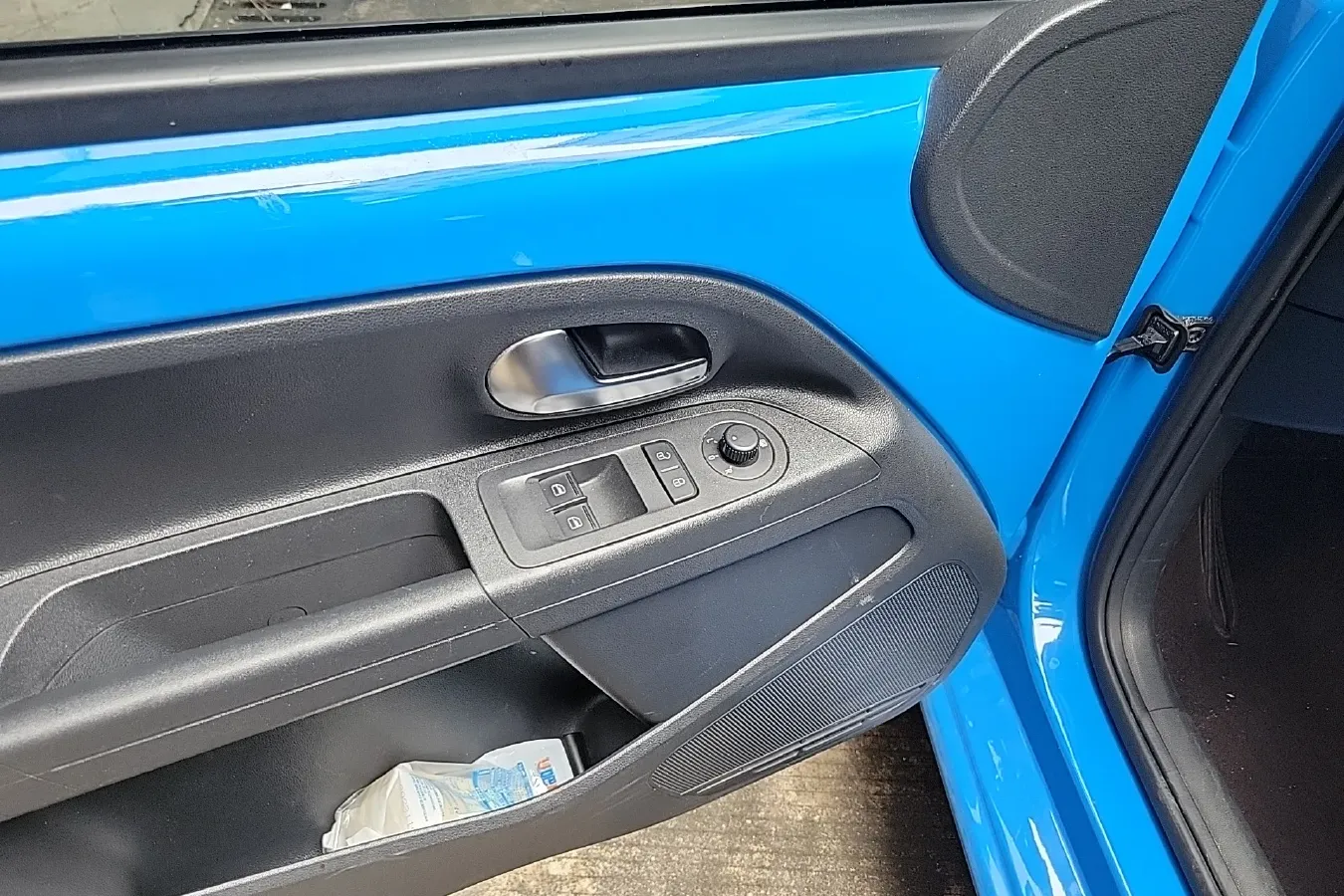 2015 Volkswagen up! 1.0L 75HP L3 5AMT,autocango,china used car exporter,china ev exporter,chinese used car exporter,chinese used ev exporter