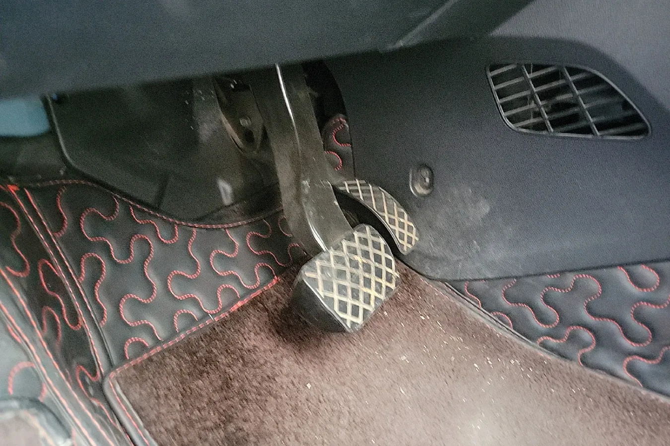 2015 Volkswagen up! 1.0L 75HP L3 5AMT,autocango,china used car exporter,china ev exporter,chinese used car exporter,chinese used ev exporter