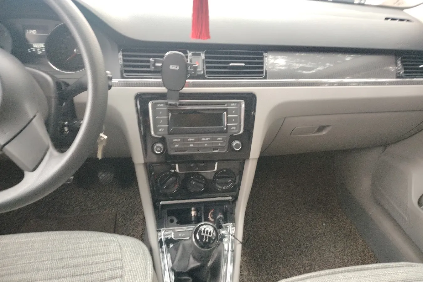 2013 Volkswagen Bora 1.6L 105HP L4 5MT,autocango,china used car exporter,china ev exporter,chinese used car exporter,chinese used ev exporter