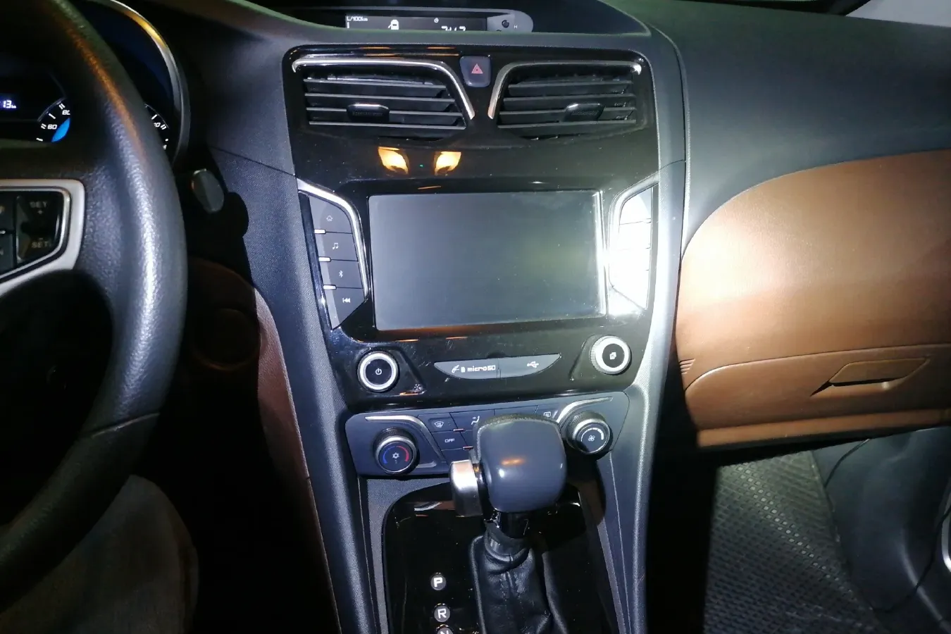 2017 HaiMa Family MPV 1.5T 156HP L4 6AT,autocango,china used car exporter,china ev exporter,chinese used car exporter,chinese used ev exporter