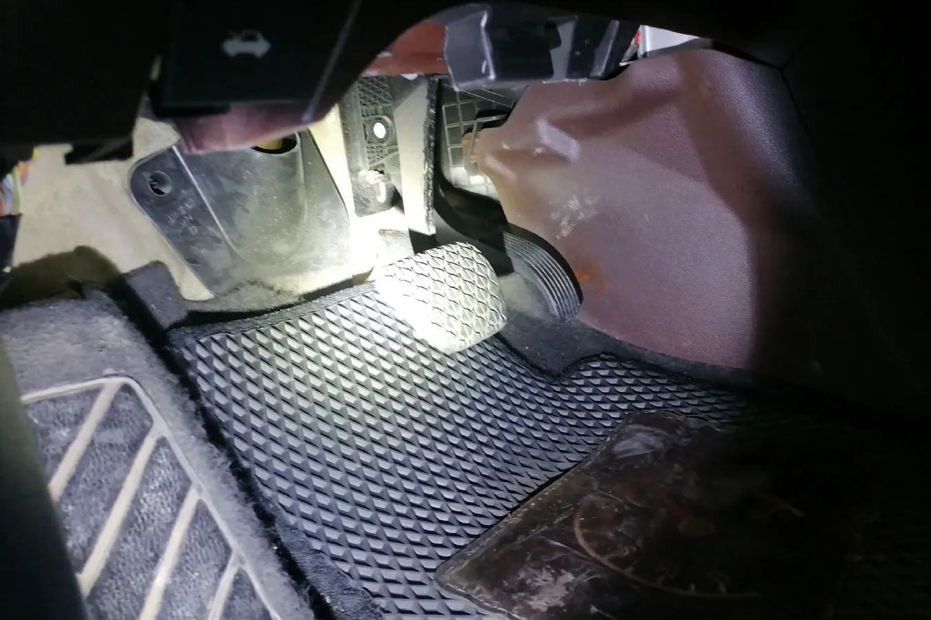 2017 HaiMa Family MPV 1.5T 156HP L4 6AT,autocango,china used car exporter,china ev exporter,chinese used car exporter,chinese used ev exporter