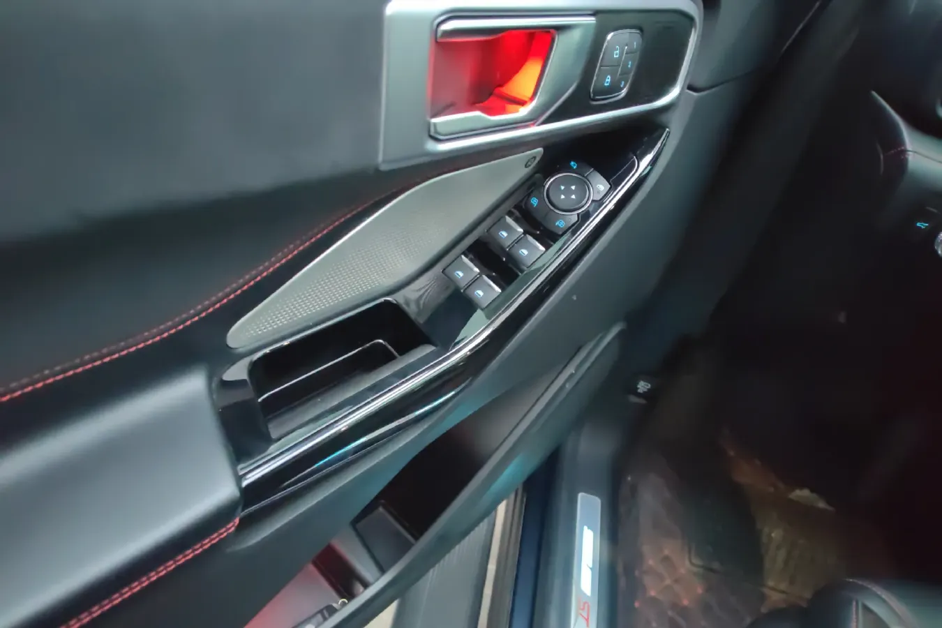 2023 Ford Explorer 2.3T 276HP L4 10AT,autocango,china used car exporter,china ev exporter,chinese used car exporter,chinese used ev exporter