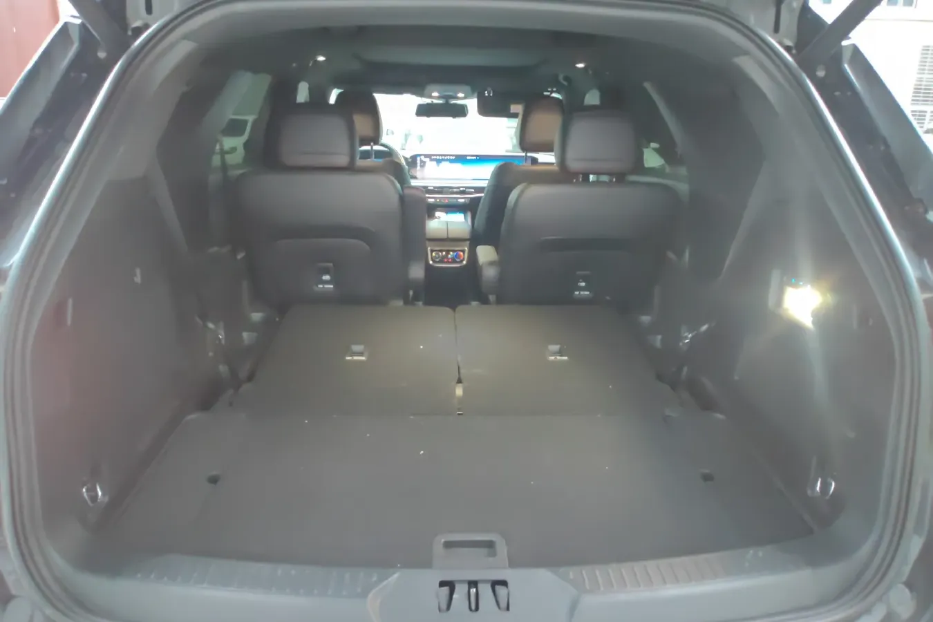 2023 Ford Explorer 2.3T 276HP L4 10AT,autocango,china used car exporter,china ev exporter,chinese used car exporter,chinese used ev exporter