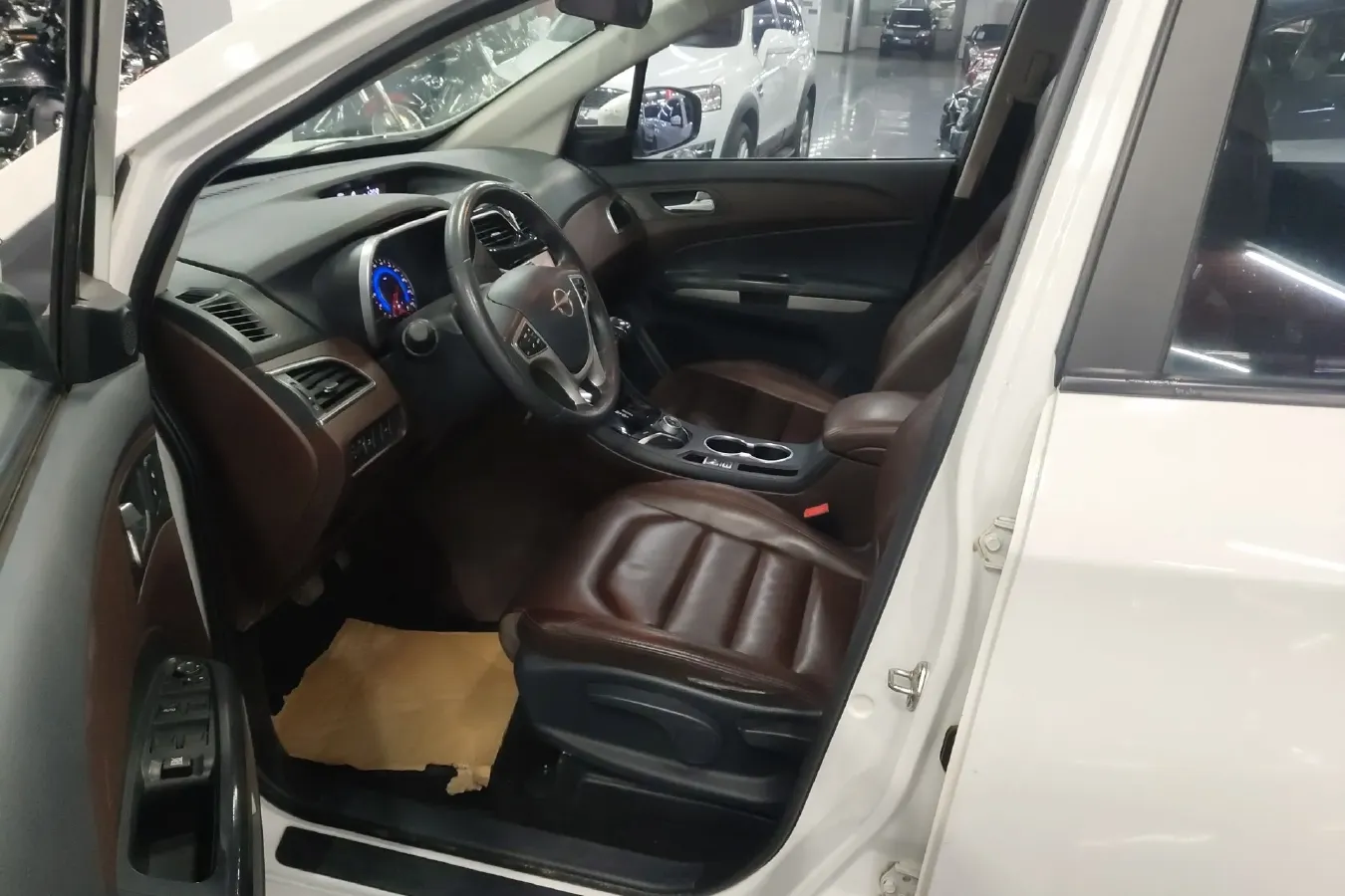 2016 HaiMa V70 1.5T 156HP L4 6AT,autocango,china used car exporter,china ev exporter,chinese used car exporter,chinese used ev exporter