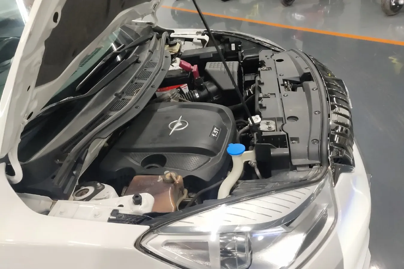 2016 HaiMa V70 1.5T 156HP L4 6AT,autocango,china used car exporter,china ev exporter,chinese used car exporter,chinese used ev exporter