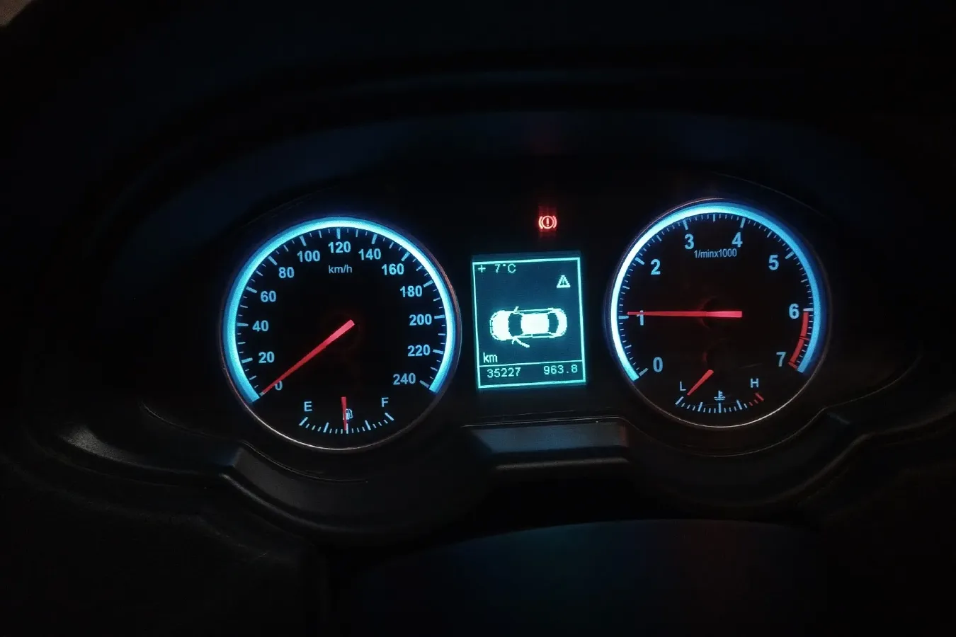 2014 Brilliance Auto H530 1.6L 118HP L4 5MT,autocango,china used car exporter,china ev exporter,chinese used car exporter,chinese used ev exporter