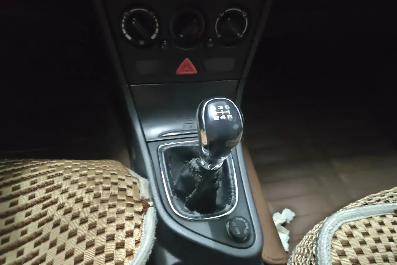 2014 DongFeng Aeolus H30 1.5L 116HP L4 5MT,autocango,china used car exporter,china ev exporter,chinese used car exporter,chinese used ev exporter