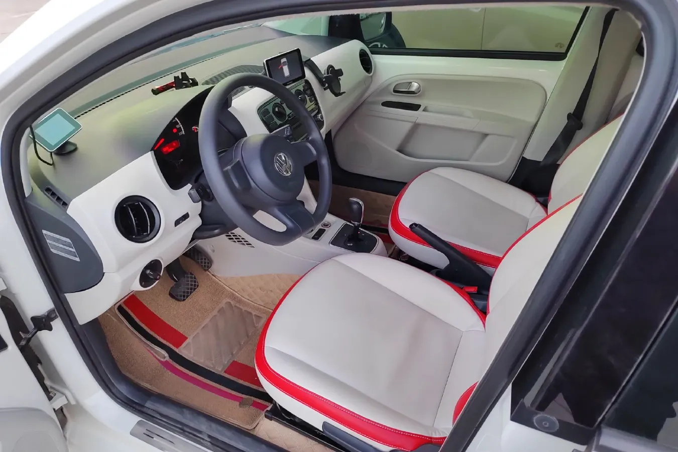 2015 Volkswagen up! 1.0L 75HP L3 5AMT,autocango,china used car exporter,china ev exporter,chinese used car exporter,chinese used ev exporter