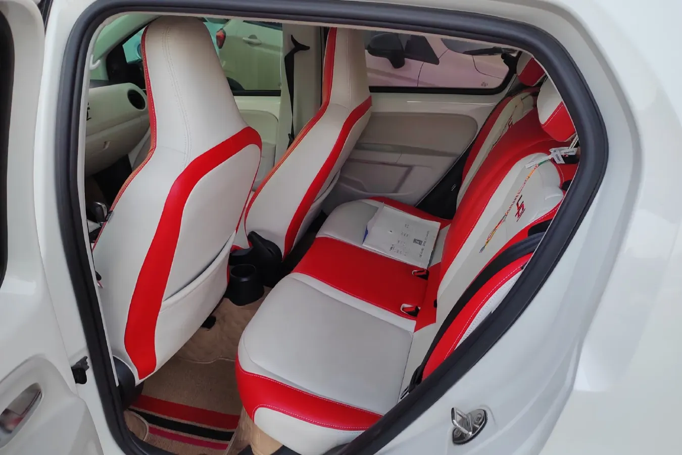 2015 Volkswagen up! 1.0L 75HP L3 5AMT,autocango,china used car exporter,china ev exporter,chinese used car exporter,chinese used ev exporter