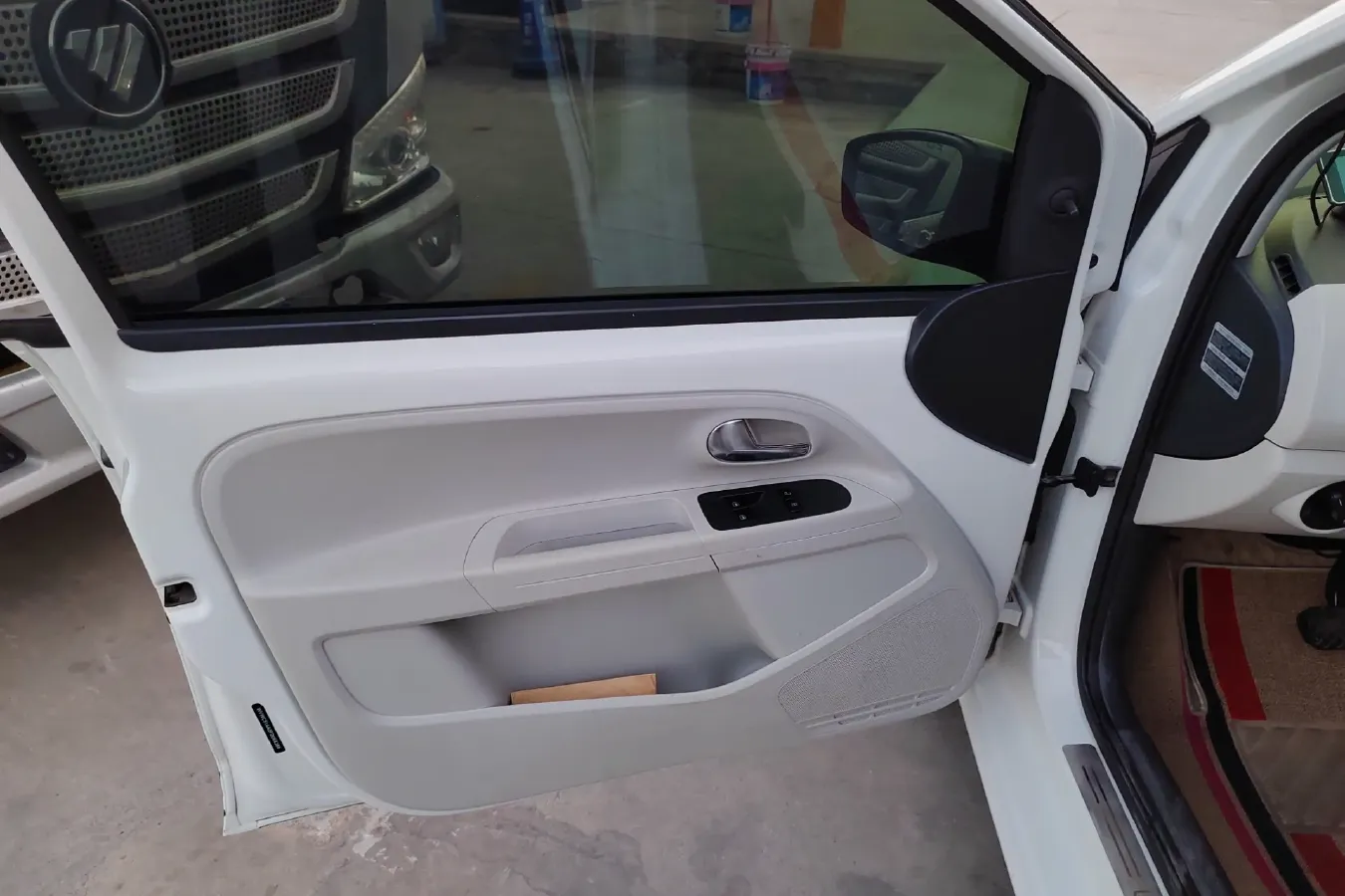 2015 Volkswagen up! 1.0L 75HP L3 5AMT,autocango,china used car exporter,china ev exporter,chinese used car exporter,chinese used ev exporter