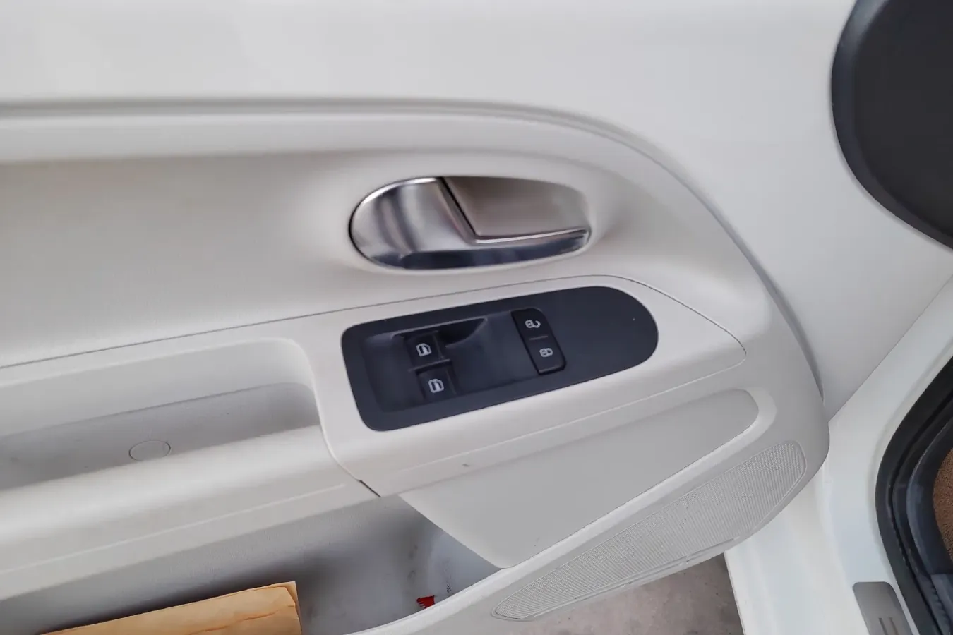 2015 Volkswagen up! 1.0L 75HP L3 5AMT,autocango,china used car exporter,china ev exporter,chinese used car exporter,chinese used ev exporter